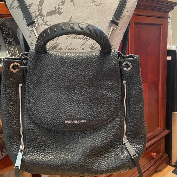 💜Like new Michael Kors backpack 💜 - Picture 1 of 9
